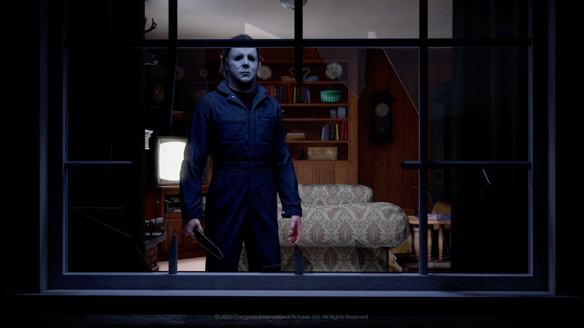 Official Halloween: The Game screenshot — Michael Myers moving through Haddonfield
